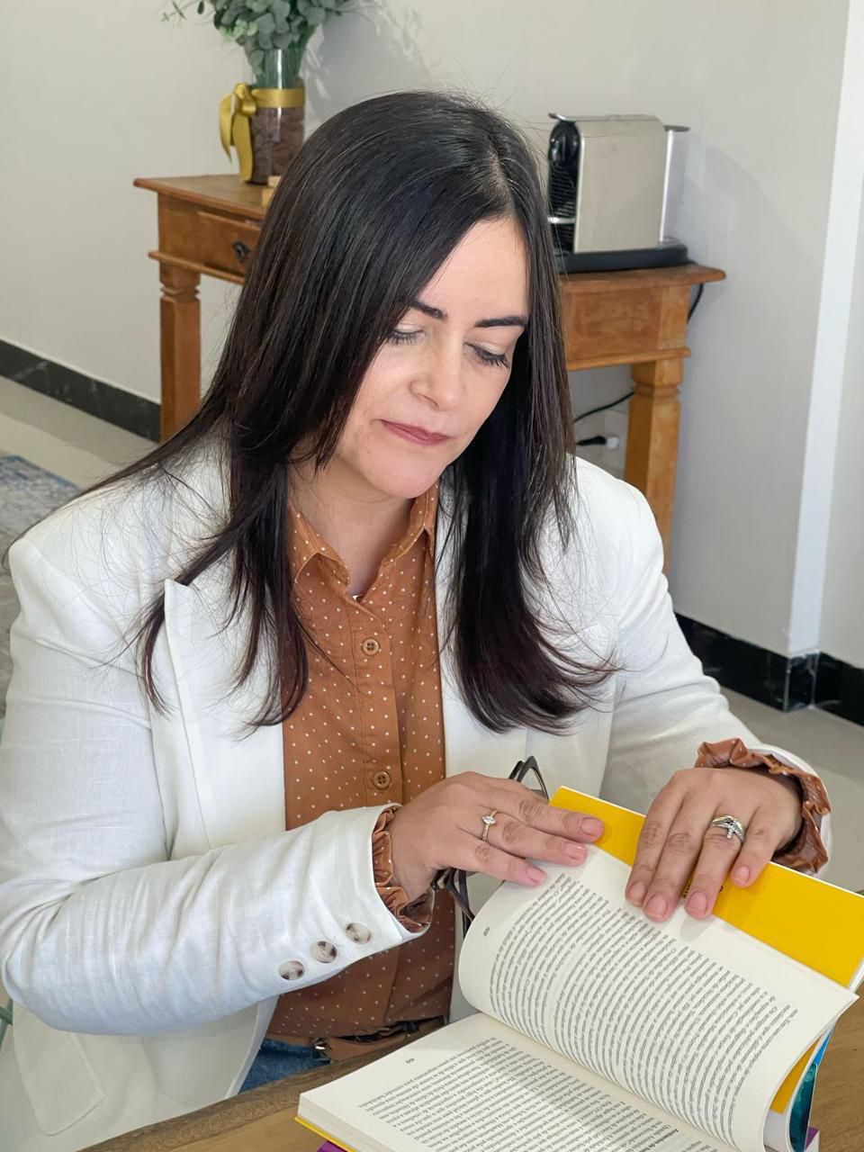 Érica Brollo Lima em seu consultório
